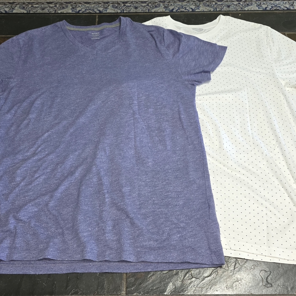 Old Navy Purple and White Short Sleeve Tees. Sz M   2 Tees  0010
